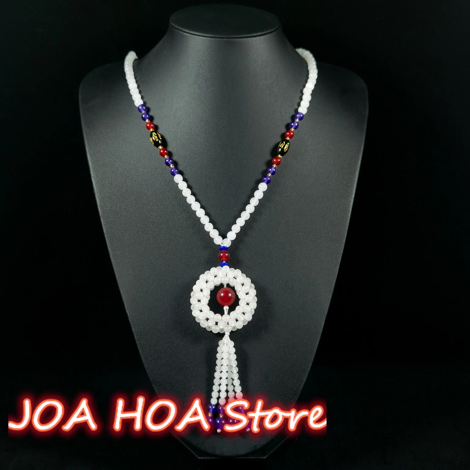 Изобретательное ожерелье с кисточкой