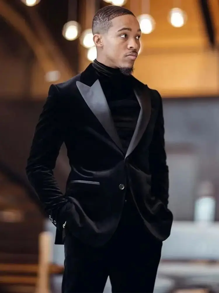 Black Velvet 2 Piece Slim Fit Men's Tuxedo Groom Suit Peak Lapel Two Buttons Blazer Pants Set for Wedding Prom Business Costume