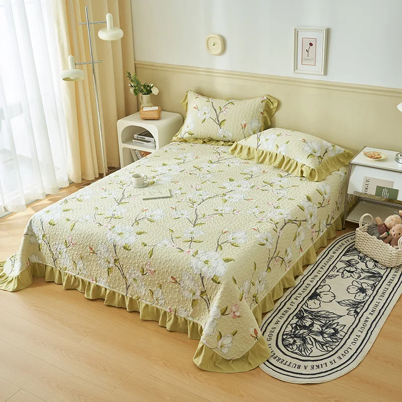 

Cotton and linen double-layer printed bed cover