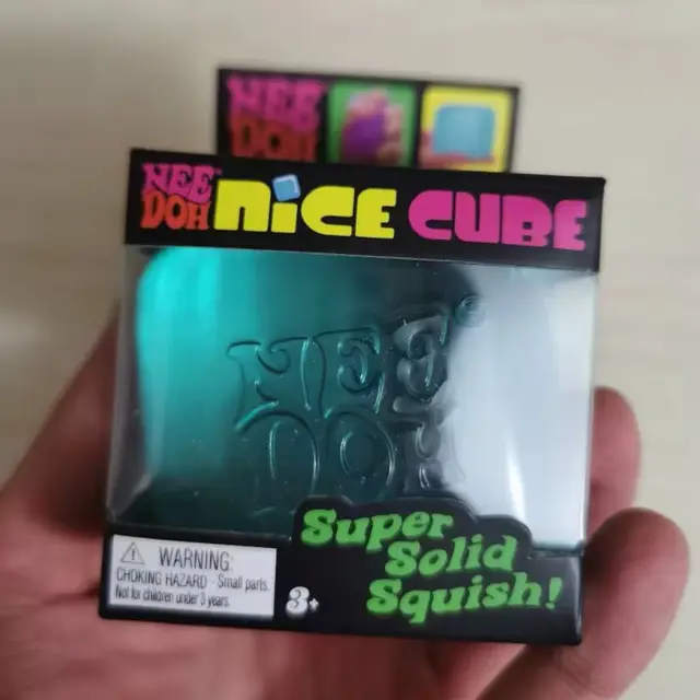 Needoh Nice Cube, jouet sensoriel anti-stress pour l'anxiété et la concentration, cube sensoriel de bureau pour adultes et enfants 1