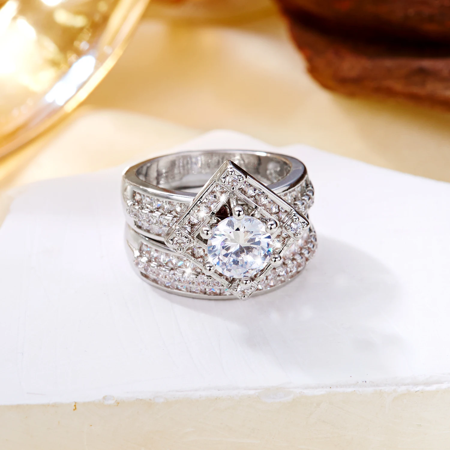 2-teiliges Luxus-Ringset mit Zirkonia-Besatz für Damen, Kupfer, klobiger quadratischer stapelbarer Ewigkeitsring, brillanter Abendparty-Schmuck, Geschenk – Detail 4