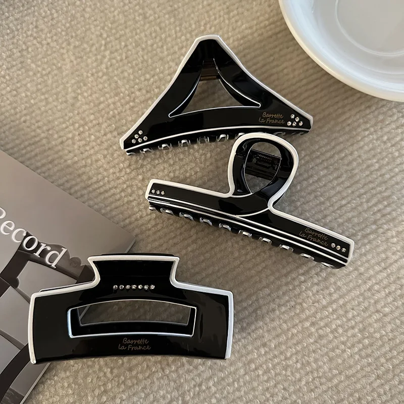 02 Black Triangle