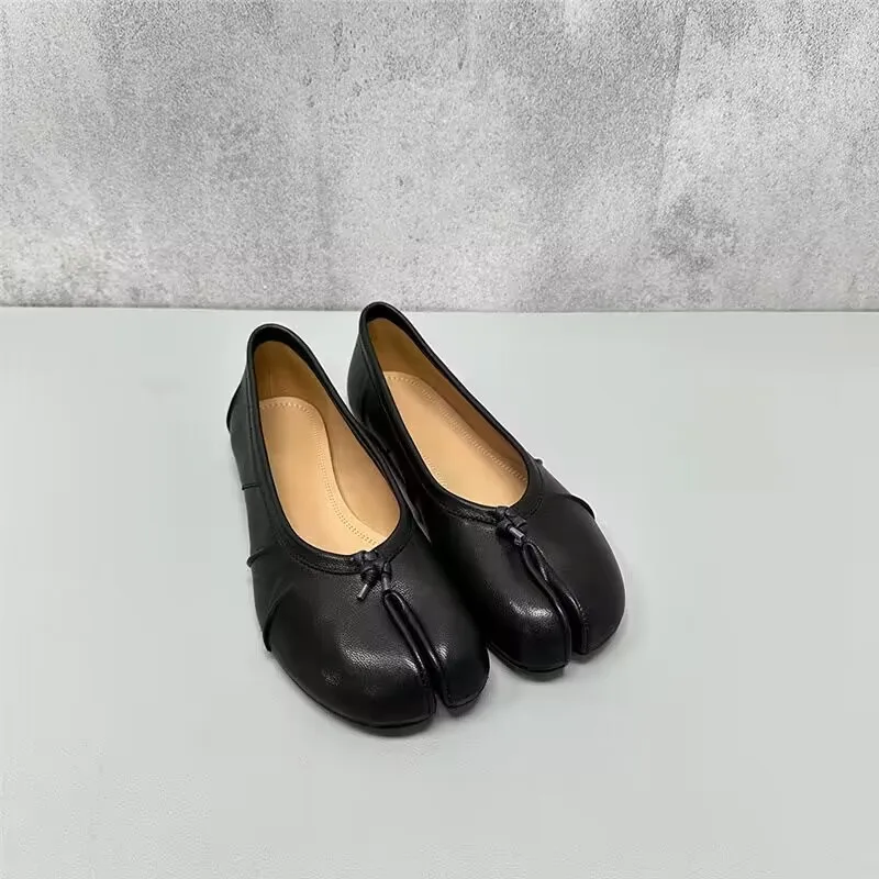 Fashion Hot PU Leather Tabi Shoes Women Handmade Women Flats High Quality Shoes Luxury Design Split-Toe Mules Shoes
