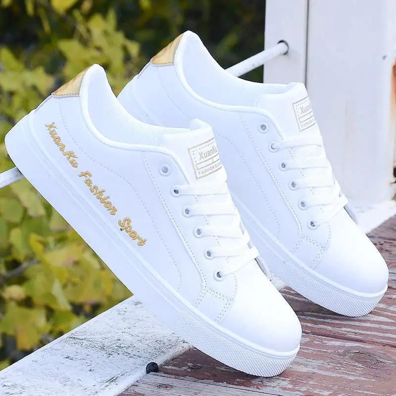 

2022 Autumn Men Casual Shoes Winter Men's Board Shoes Light Sports Shoes Men Tennis Sneaker Soft White Shoes Male Flat Shoes