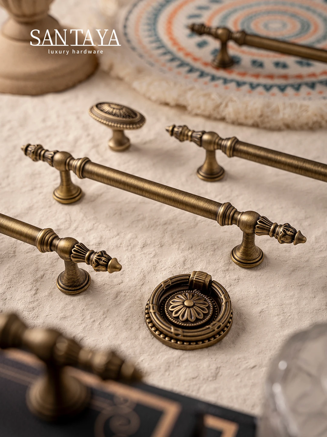 Santaya มือจับตู้ครัวสีบรอนซ์โบราณสไตล์ยุโรปหรูหรา ลูกบิดลิ้นชักตู้เสื้อผ้าเฟอร์นิเจอร์ 1
