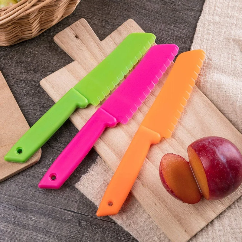  FGSAEOR Juego de cuchillos Montessori para niños pequeños (6  unidades), herramientas de cocina para cocinar y cortar cuchillos, cuchillo  de plástico seguro para niños, incluye cuchillo de madera, cuchillo picador  ondulado