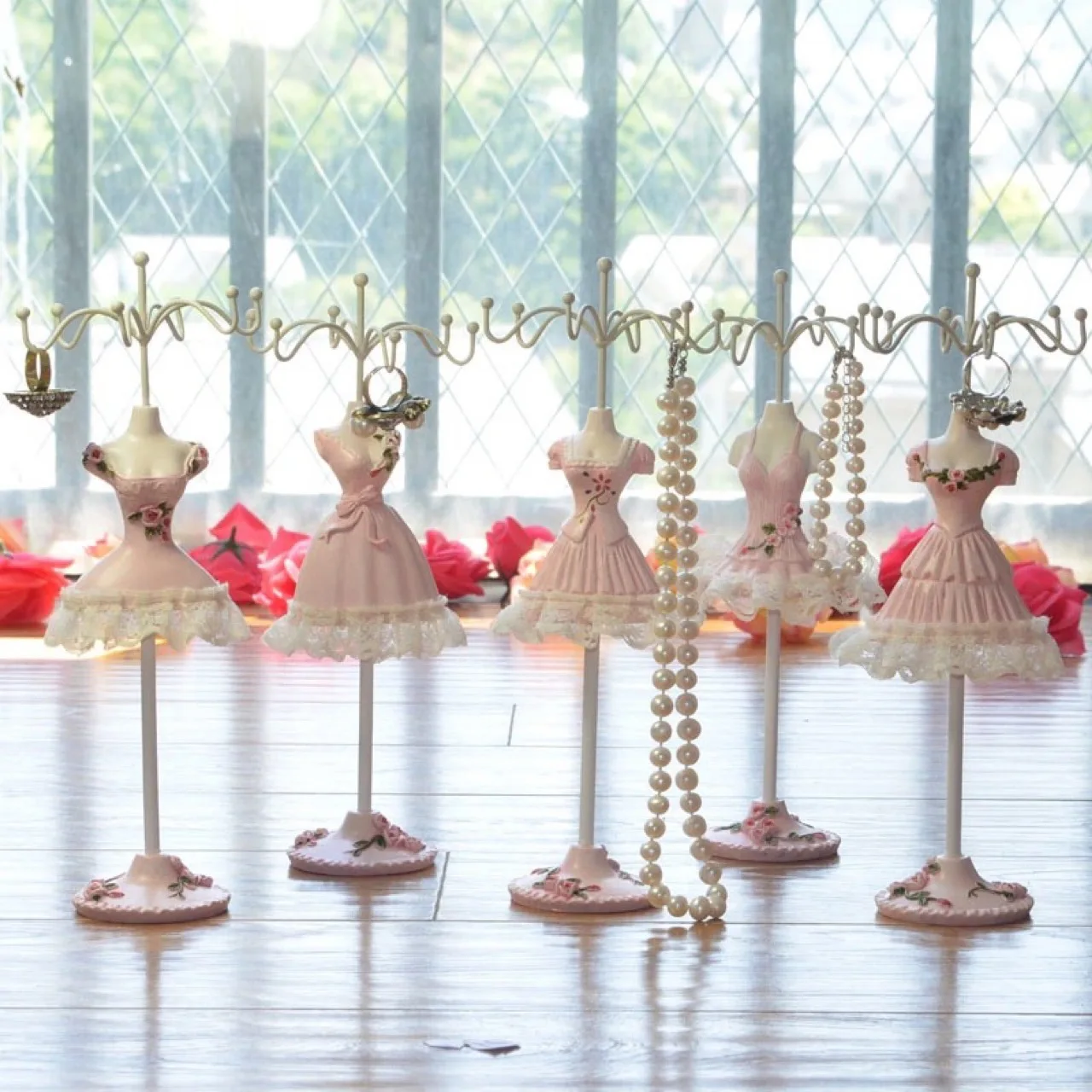 JewelryDisplayStandEarringsNecklaceStoragePolyresinDollHolder