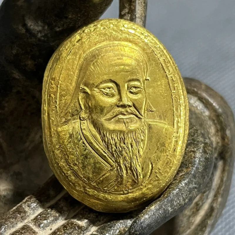 Rame Puro Placcato Oro Gengis Khan Head Portrait Gold Block Gold Coin Play Decorazione Film E Televisione Puntelli Antichi Y