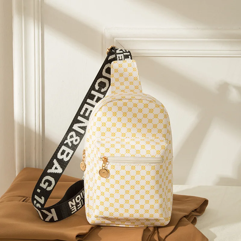 Women New Chest Bag Leisure Sports Travel Chest Bag Shoulder Messenger Men and Women with The Same Style