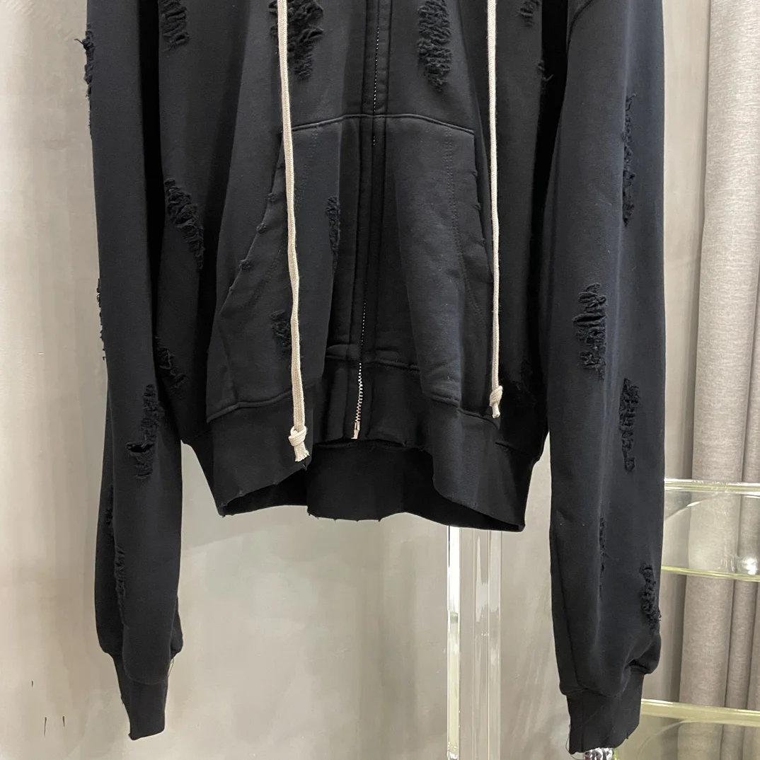 Рисунок 6 - Короткий свитер с капюшоном и длинными рукавами