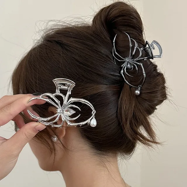 Gothic Spider Shaped Hair Claw Clip for Women Hollow Out Metal Imitation Pearl Shark Clips Charms Cool Girls Hair Accessories M