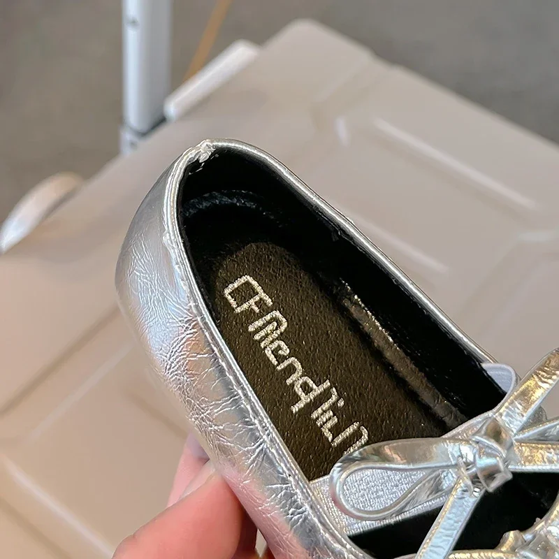 2024 الخريف الأطفال أحذية من الجلد للفتيات موضة جديدة الأميرة نمط لينة أسفل الحلو ربطة العنق الرقص تنوعا أحذية الحفلات