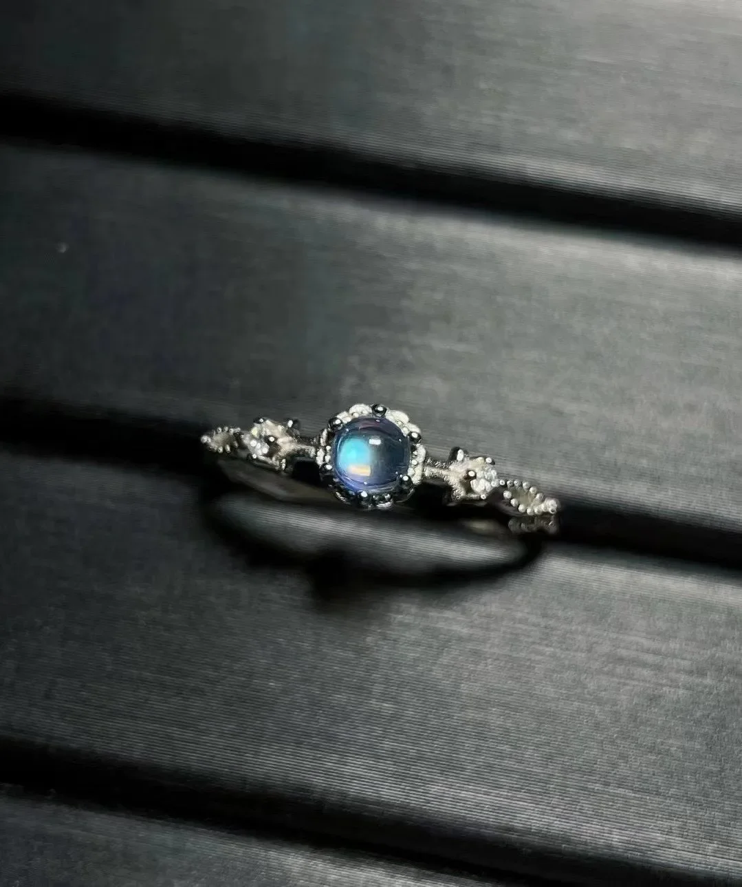 

New S925 Sterling Silver Pure Natural Indian Moonlight Stone Ring Vintage Crown Opening Design Ring Without Optimized Main Stone