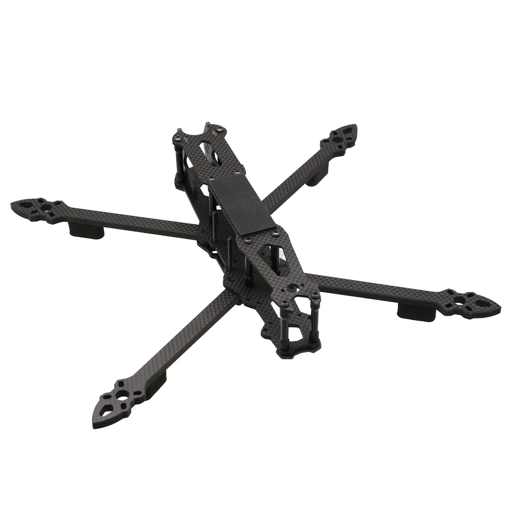 Détail du cadre drone FPV MAK4 V2 7 pouces avec les supports de moteur et le design en carbone.