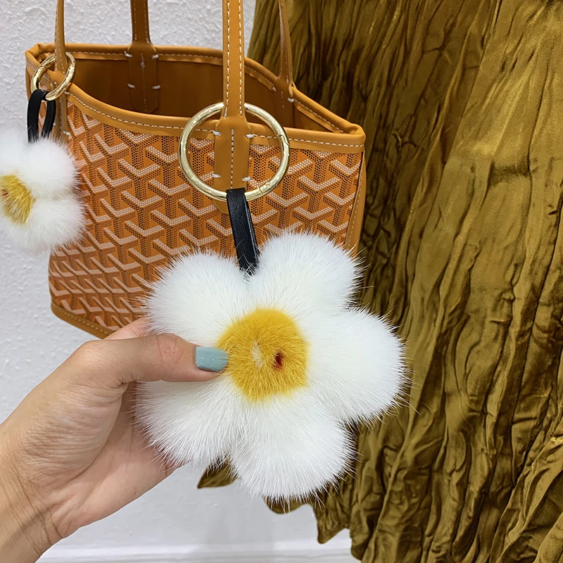 2022 New In Real Mink Fur Handmade Cute Key Chain Keychains Bag Accessory Car Keychain Gift Keyrings Gifts Flower Key Ring