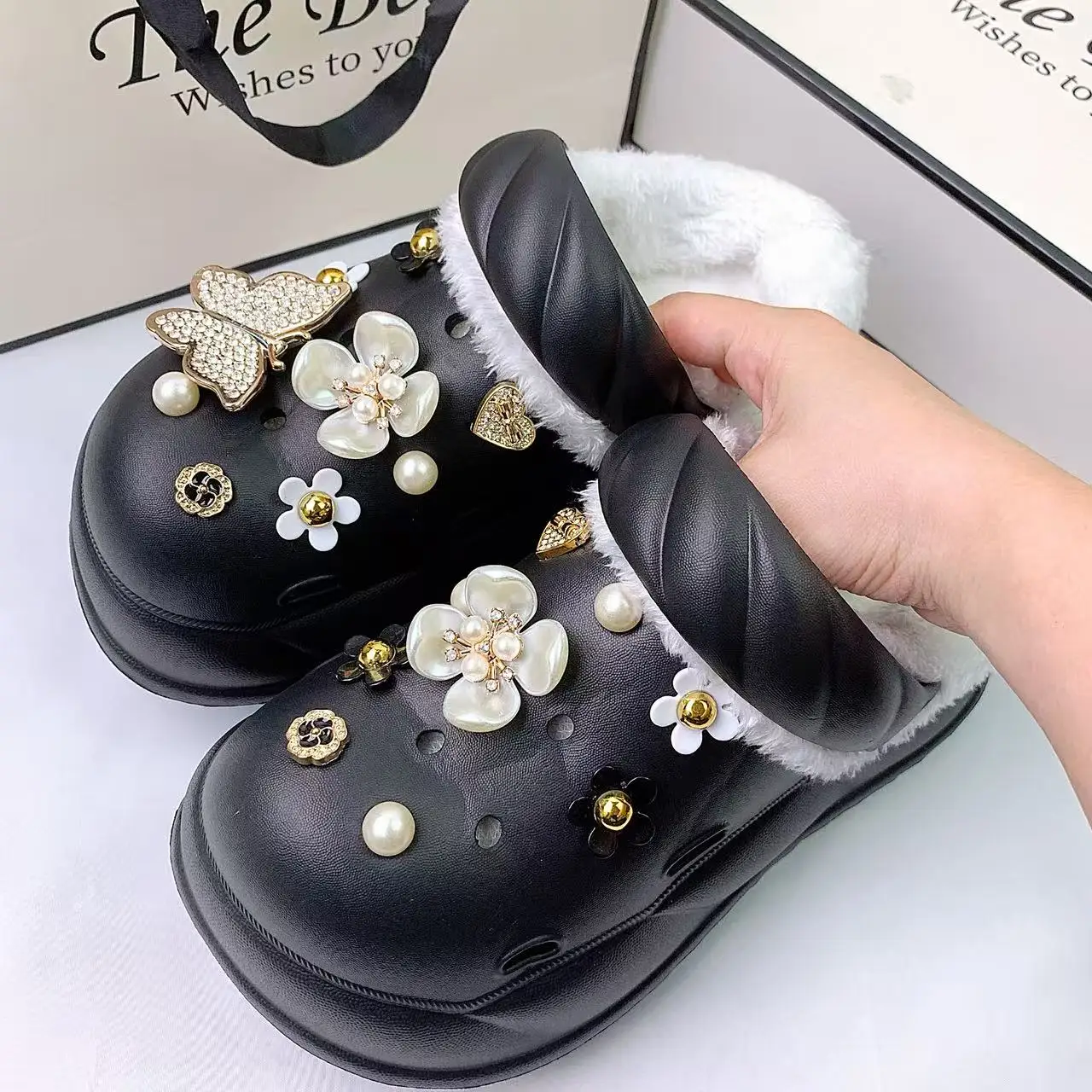 סנדלי פרווה מושקעים לנשים, פרפר זהב, סט פרחים חמישה עלים שחור ולבן, סנדלי אווה עם סוליית עבה, לא מחליקים, רכים ונוחים לבית, לקניות ולבישה בחוץ