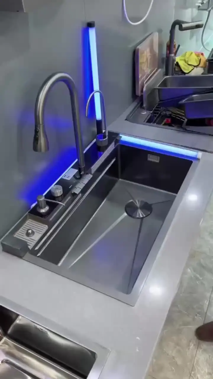 Katta soxta erkak dicks bilan porno trans