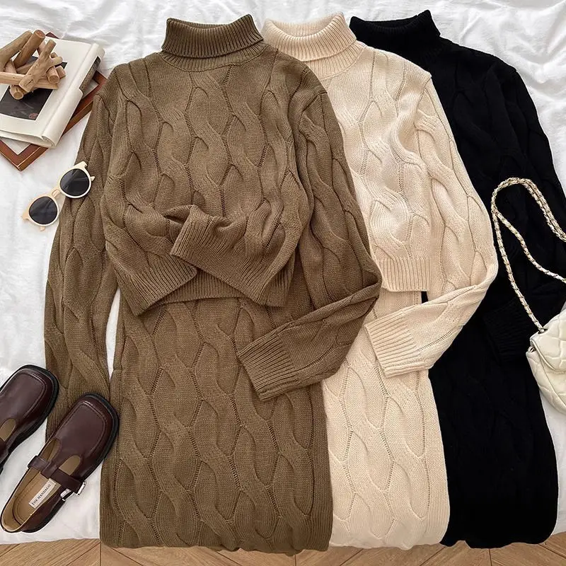 سترة محبوكة ذات ياقة عالية بقصة ضيقة وطول قصير وأكمام طويلة + تنورة ميدي ملفوفة حول التنورة سترة ربيع 2025