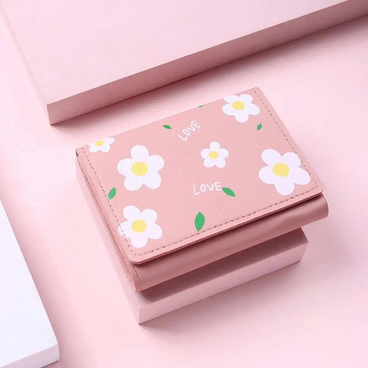 

Женский кошелек с милым цветочным дизайном