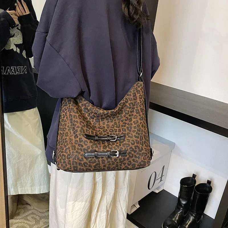 Large Capacity Tote Bag Autumn and Winter Foreign Style One Shoulder Crossbody Backpack Fashion Handbag 2