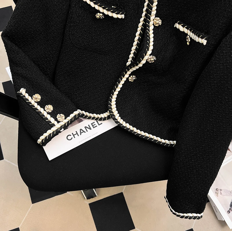 Vintage Black Tweed Jacket Women Cropped Quilted Coat Elegant Commute Blazer Winter Ladies Korean Thicken Short Outerwear