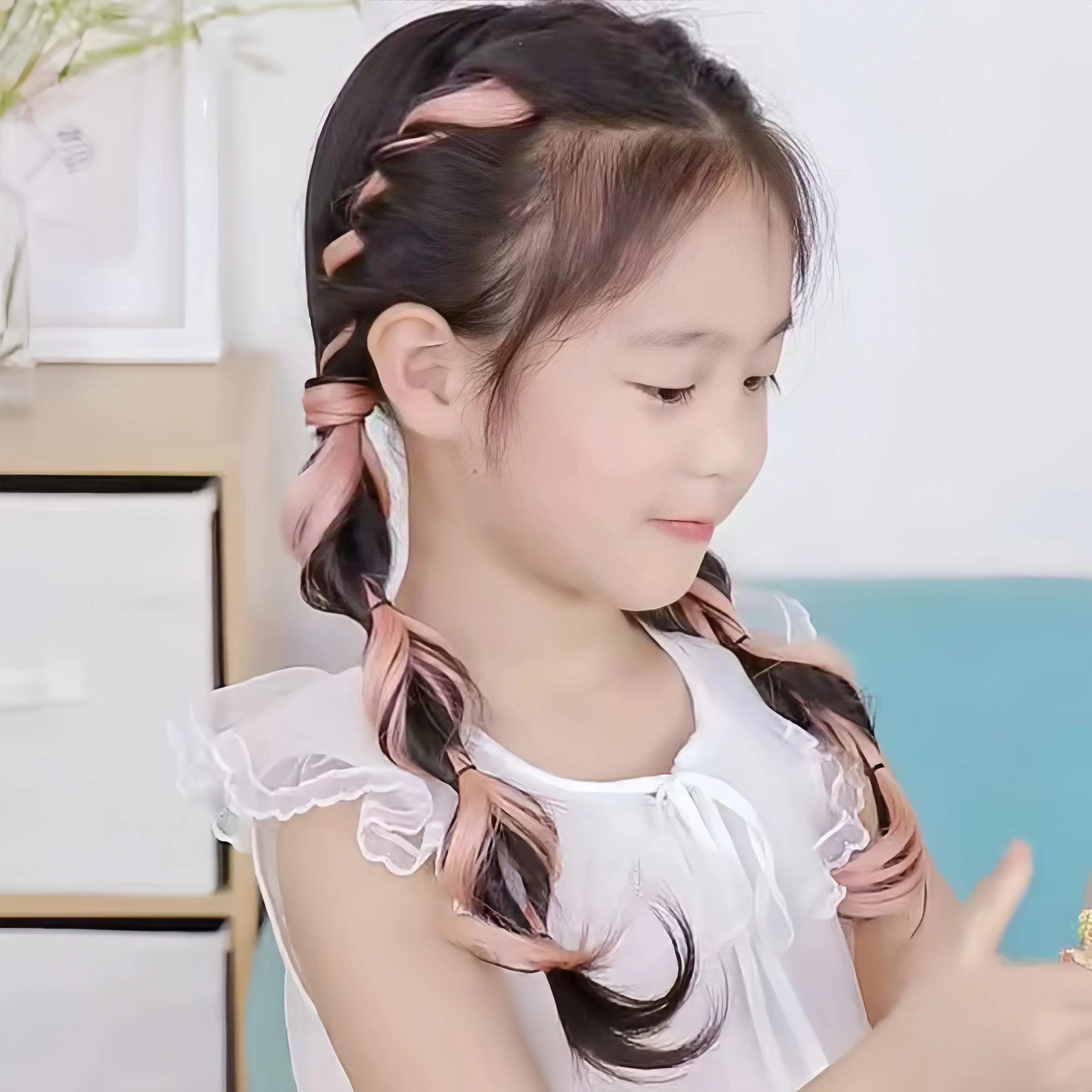 Colored wig accessories for kids, princess hair accessories, wonderful hair decorations for girls and children.