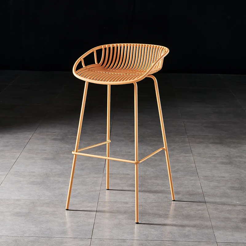 Рисунок 2 - барные стулья для гостиной