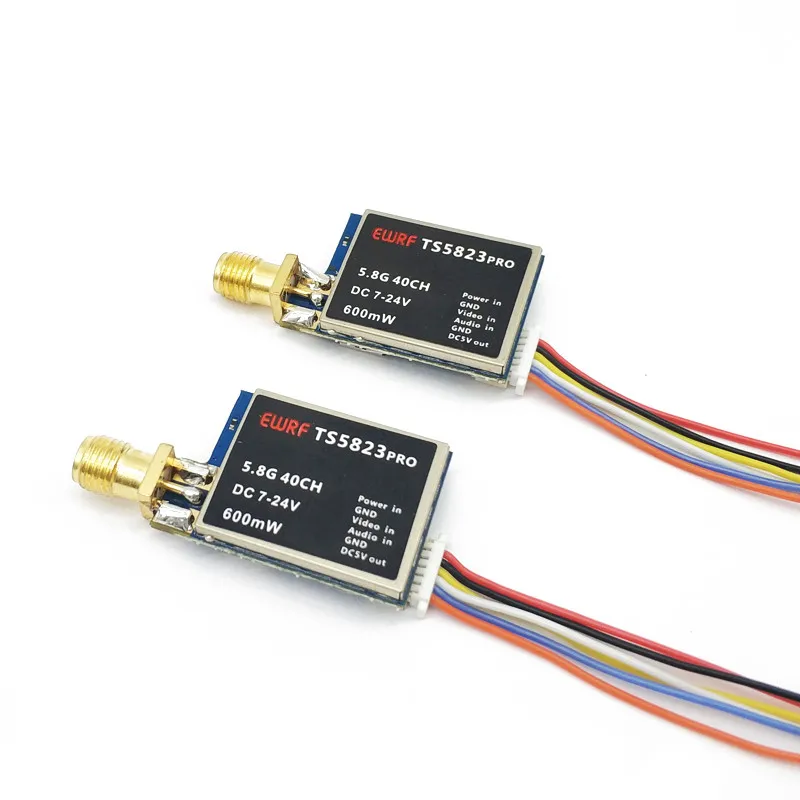 Côté du module émetteur vidéo EWRF TS5823 Pro 600mW montrant les ports d'antenne et de sortie vidéo.