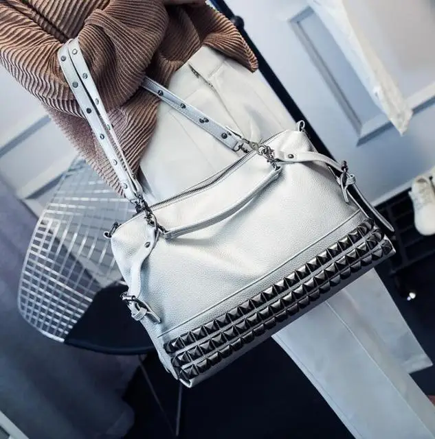 thumbnail image 1 of 2023 Nuevo bolso de mano sencillo europeo y americano con estilo temperamento, bolso de mano con diamantes, bolso de hombro versátil y de moda informal para mujer, 1 of 5