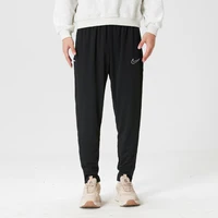 Nike Pantalon de sport de football pour hommes, pantalon d'entraînement sur le terrain, pantalon de course et de fitness, pantalon long tricoté respirant Ib8744-010 1