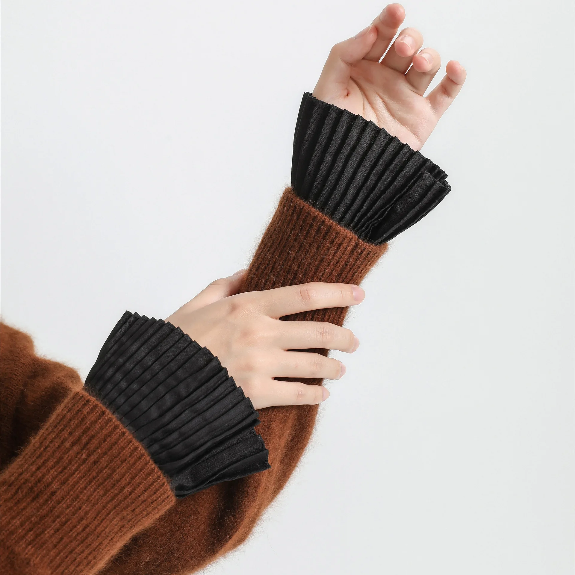 Women Pleated Detachable Cuffs Shirt Pleated Flare Sleeve False Cuffs Layered Detachable Fake Sleeve Cuffs Sweater Accessory
