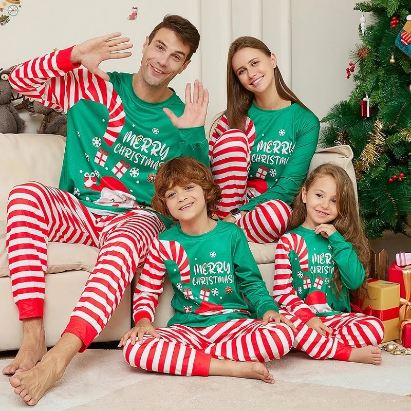 thumbnail image 1 of Pijamas familiares a juego para Navidad 2024, conjuntos para adultos, niños y bebés, 2 piezas, tops y pantalones, ropa de dormir navideña, pijamas, ropa para perros, 1 of 3