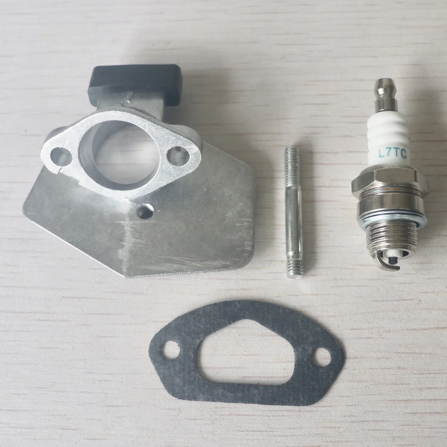 

Carburetor Bracket Base Adaptor Intake Mainfold Gakset Kit For Chinese Chainsaw 5200 52cc 5800 58cc 4500 45cc Replace Spare Part