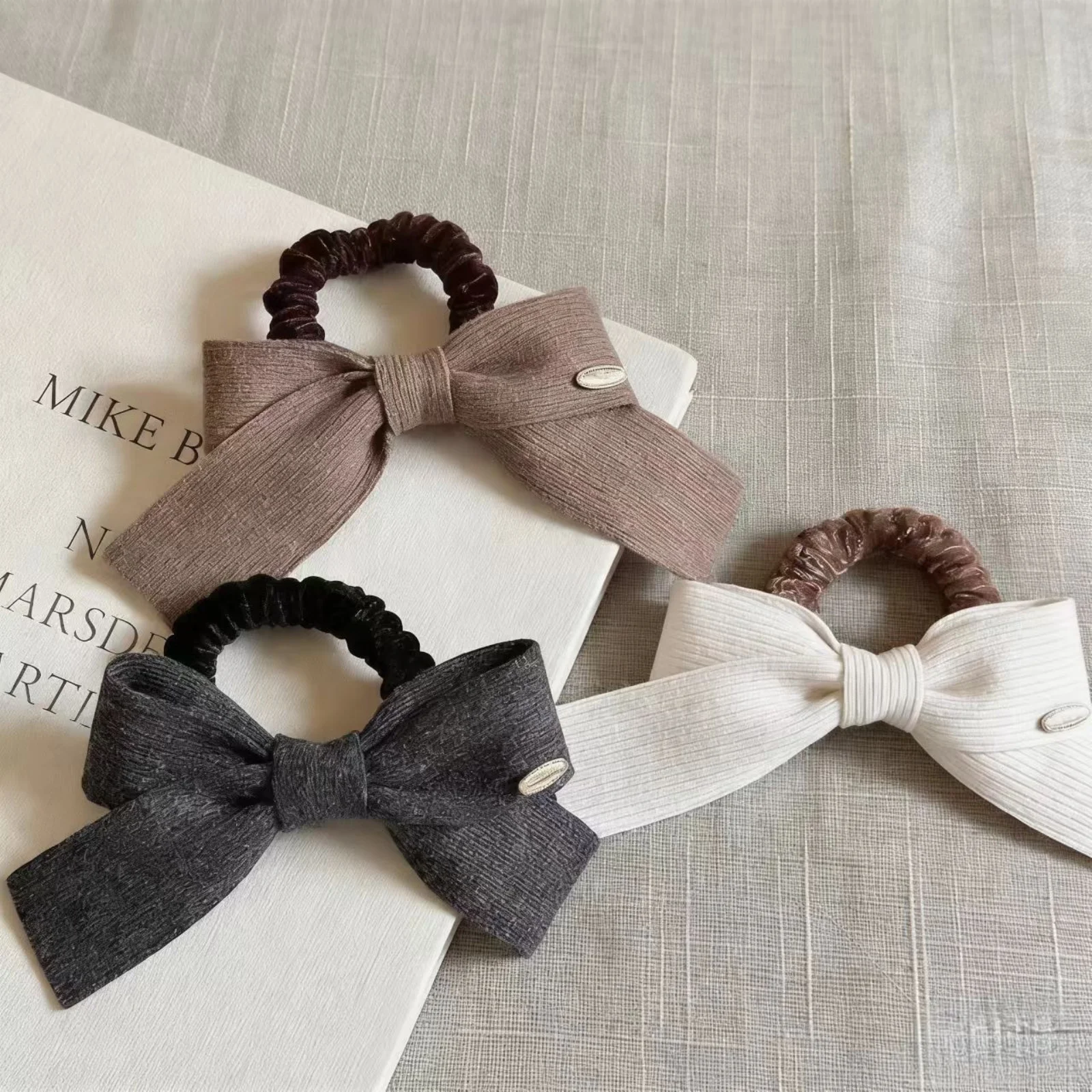 1PC Neutral Knit Bow Scrunchies, Beige&Brown & Gray Ribbed Hair Ties With Metal Label, Minimalist Ins-Style Hair Accessories