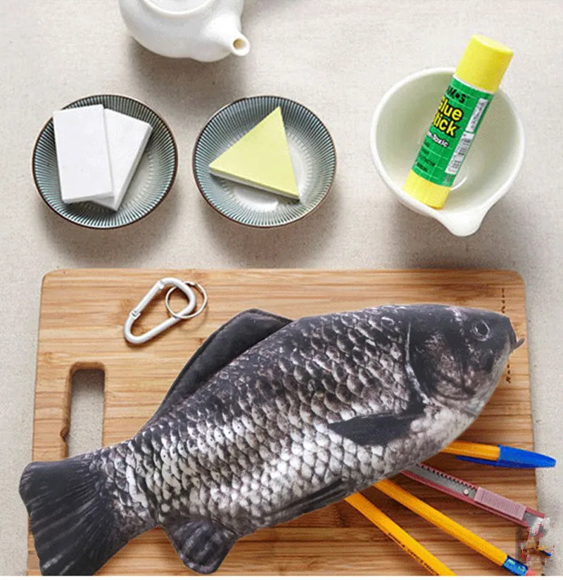 Astuccio A Forma Di Pesce Salato Creativo - Porta Penne In Tessuto Morbido, Capiente 29x12,5 Cm, Regalo Divertente Per Scuola E Ufficio