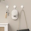 Four-piece traceless adhesive hooks. They are perfect for hanging keys on the doors and walls of kitchens and bathrooms. 1