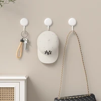Four-piece traceless adhesive hooks. They are perfect for hanging keys on the doors and walls of kitchens and bathrooms. 1