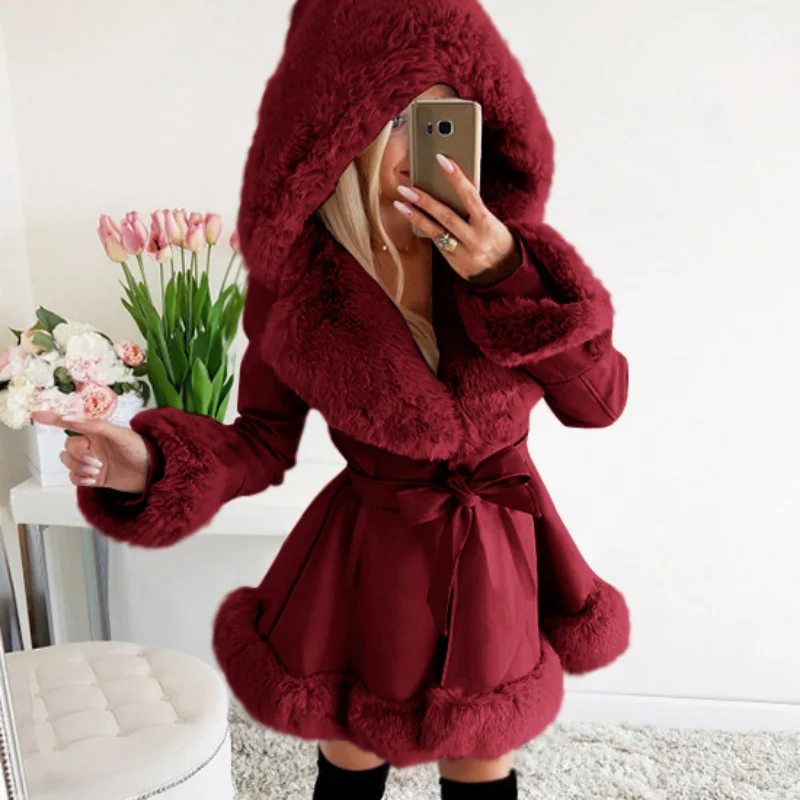 Рисунок 5 - Женская куртка с капюшоном и длинным рукавом