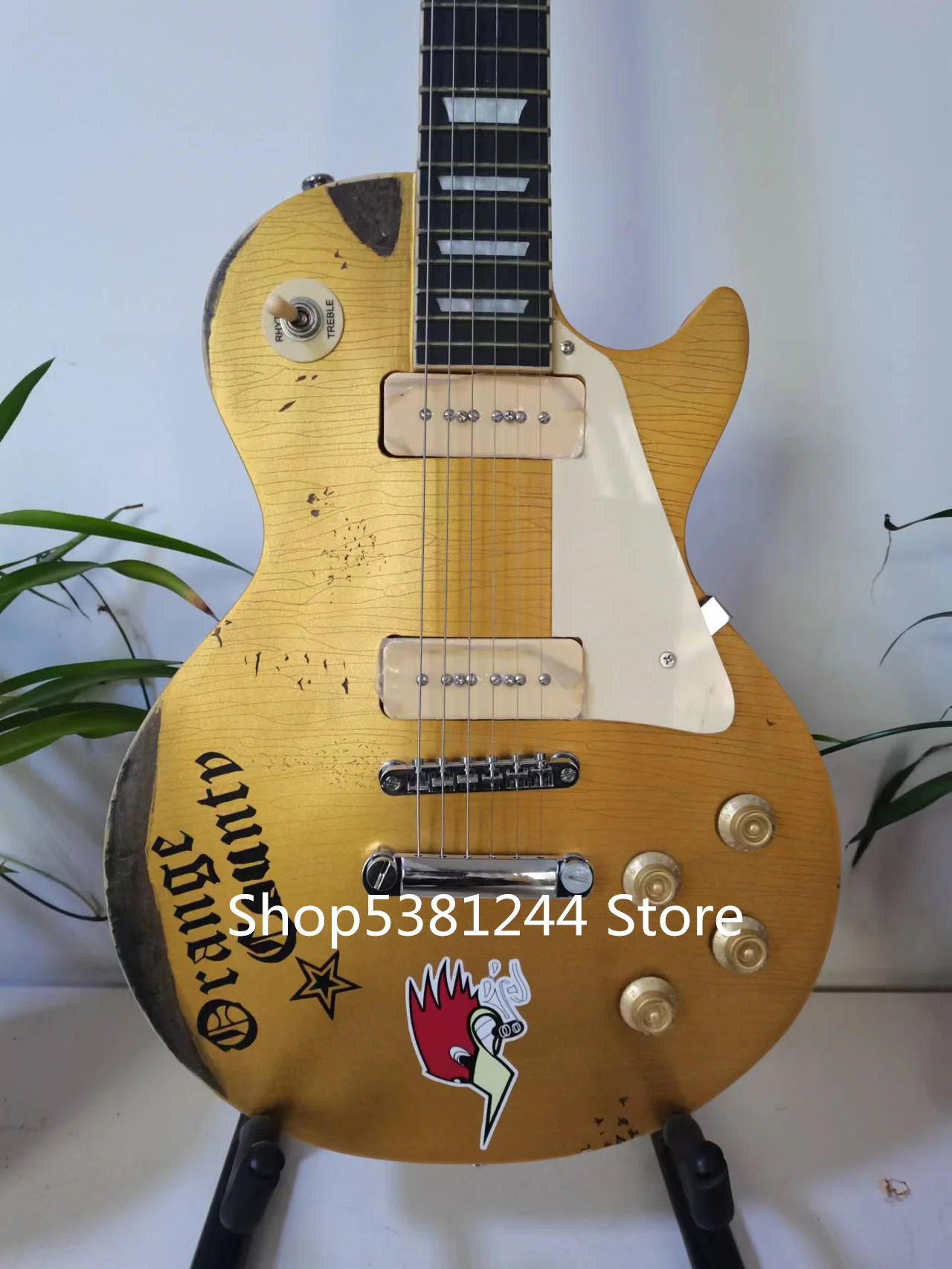 

Free delivery, 6-string electric guitar, retro, silver accessories