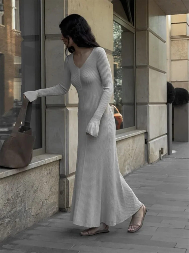 Vestido retro de punto con cuello en V para mujer, suéter de canalé para otoño e invierno, vestido largo elegante, ajustado, con mangas acampanadas, ropa para mujer