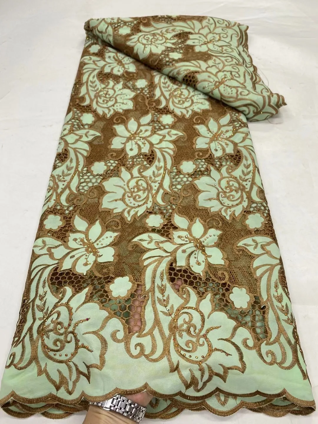 

Белая хлопковая африканская кружевная ткань с шарфом Lafaya, вышитая швейцарская Ткань для шитья, традиционный Женский Халат