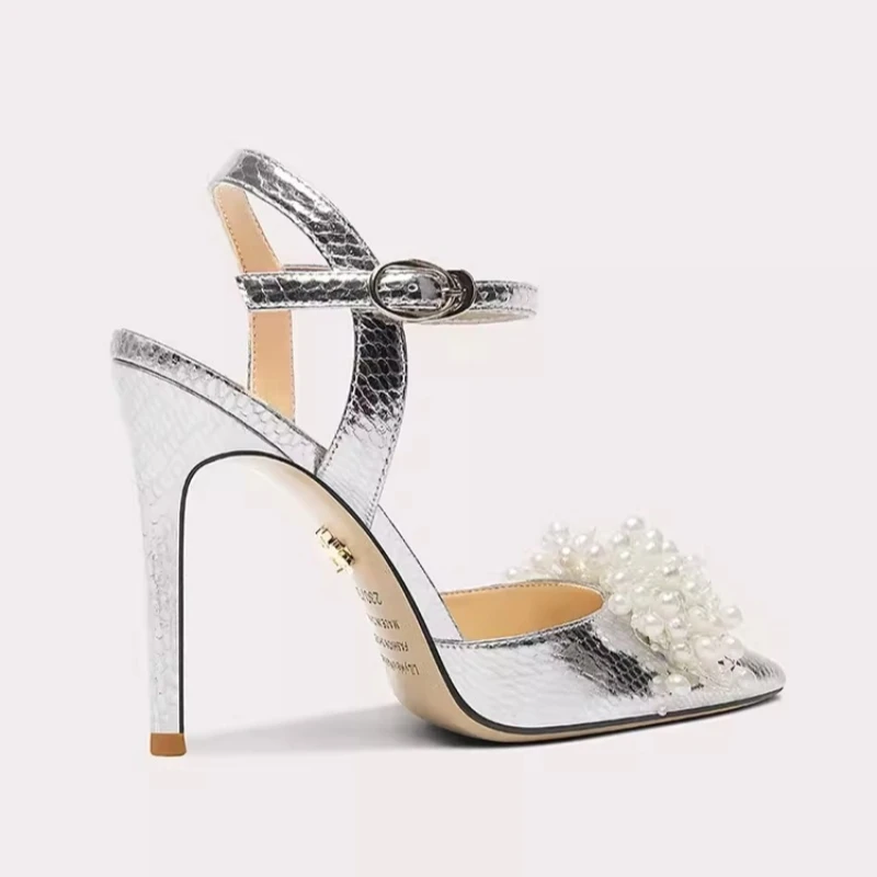 Рисунок 3 - Туфли женские с острым носком и жемчугом