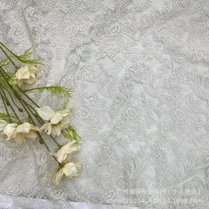 새로운 레이스 꽃 자수 고밀도 네트 원단 유행 웨딩 드레스 레이스 소재 속이 비치는 자수 원단