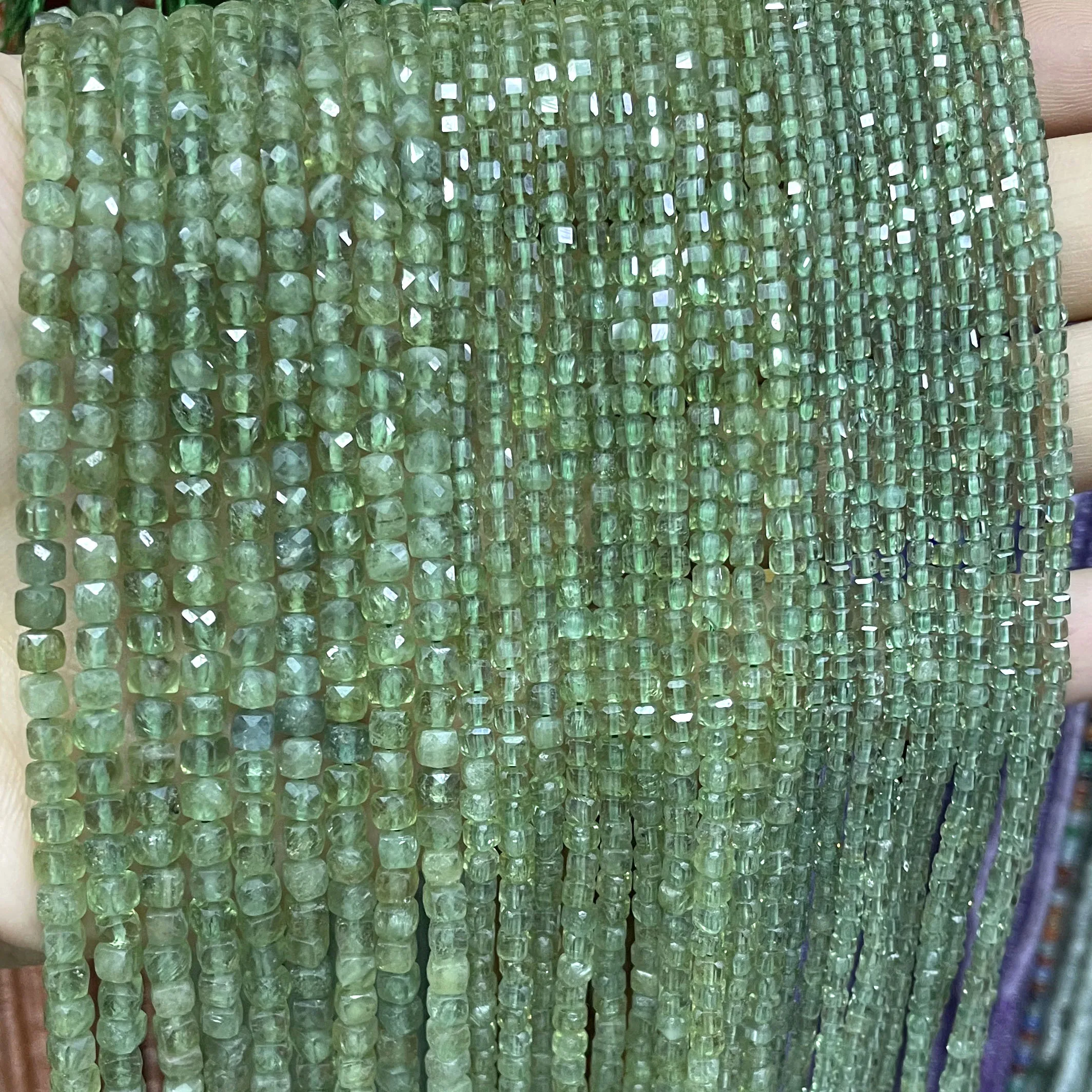 2X2MM 3X3MM 4X4MM Naturstein Facettierte Würfel Grüner Apatit Quadratische Spacer Perlen für Schmuck Machen Diy Halskette Zubehör