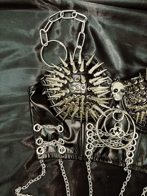 Spikey Skull Cropped Chain Top 4