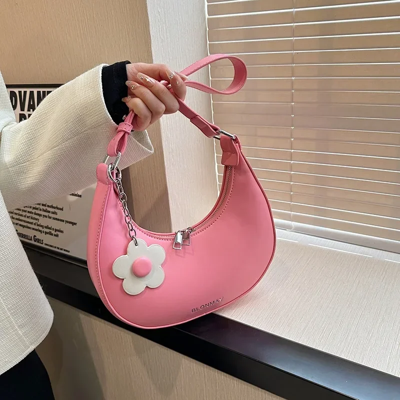 

French Underarm Shoulder Bag Female Spring and Autumn 2023 New Senior Sense Commuting Temperament Small Flower Crescent Bag