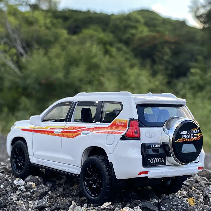 1:32 Toyota Prado SUV Alloy Car Diecasts Metal Toy Vehicles Car Model Collection LAND CRUISER Simulation Car Model Toy Gift 3