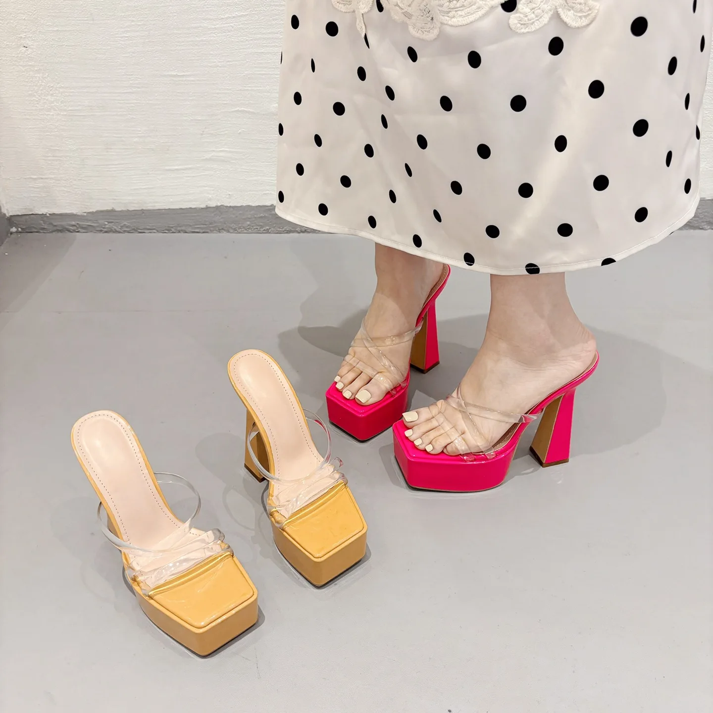 

Shoes Woman 2024 Slippers Casual Cross-Tied Heeled Mules Low Jelly Slides Square heel Platform Rubber Flip Flops Luxury High Tra