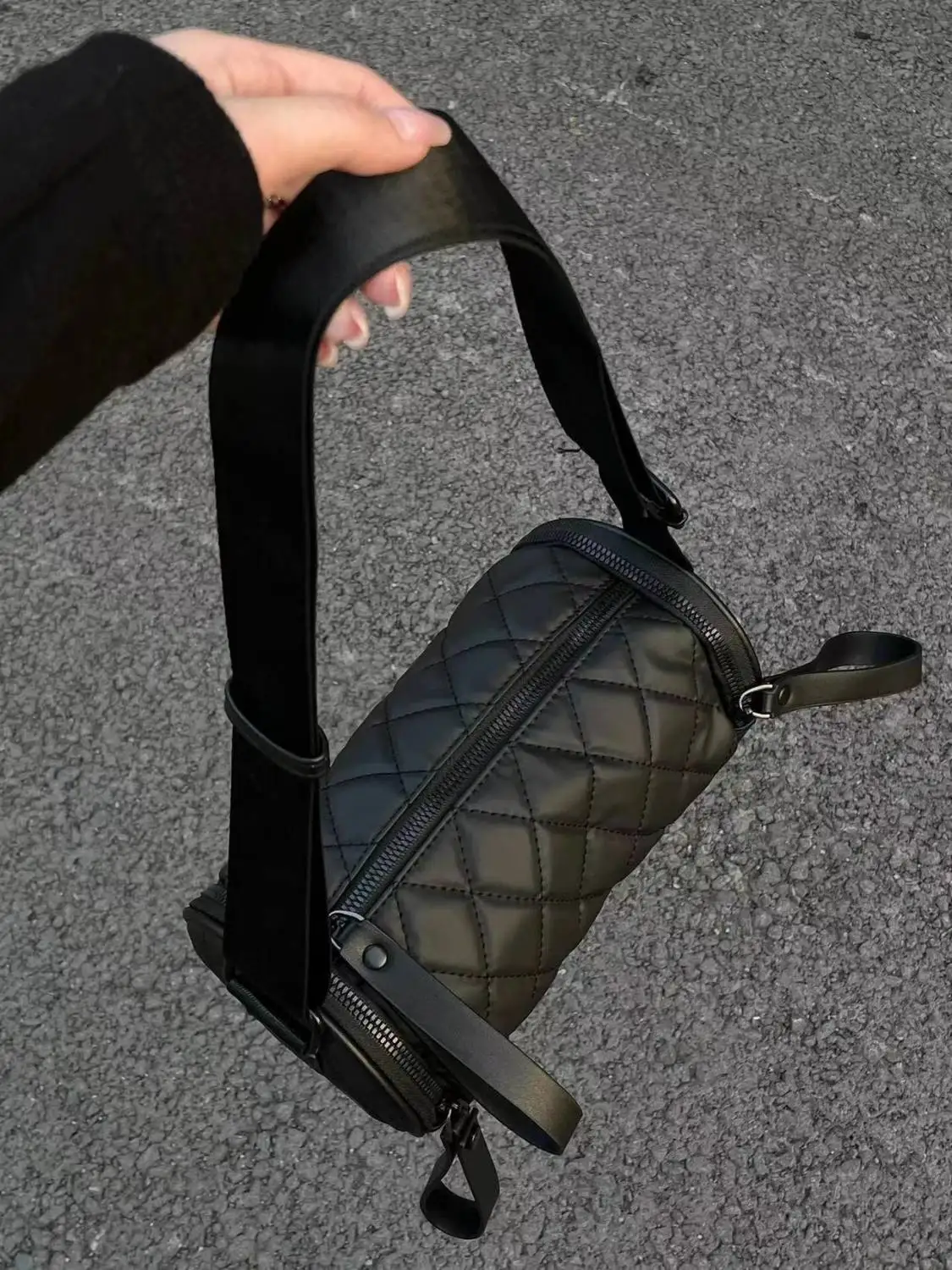 Black Quilted Cylinder Shoulder Bags Women Leather Zipper Large Capacity Crossbody Bag Ladies Wide Strap Fashion Premium Handbag