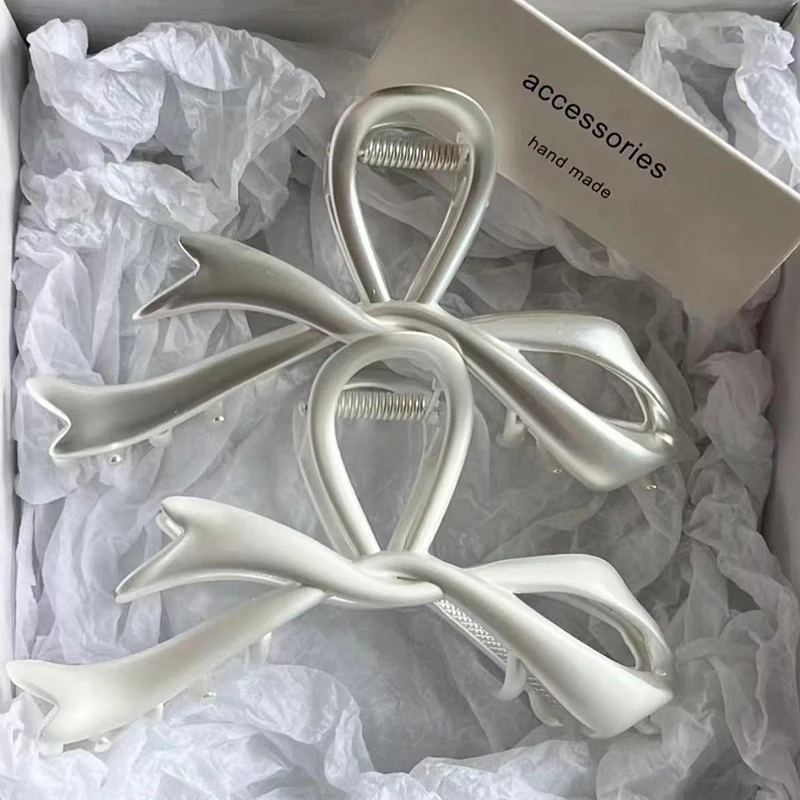 

2023 Metal Claw Clip Bow Knot Metal Shark Clip Silver Hair Claw Style Advanced Versatile Back Head Spoon Hair Ornament Headwear